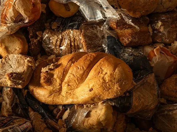 Brot und Altbackwaren gehäuft